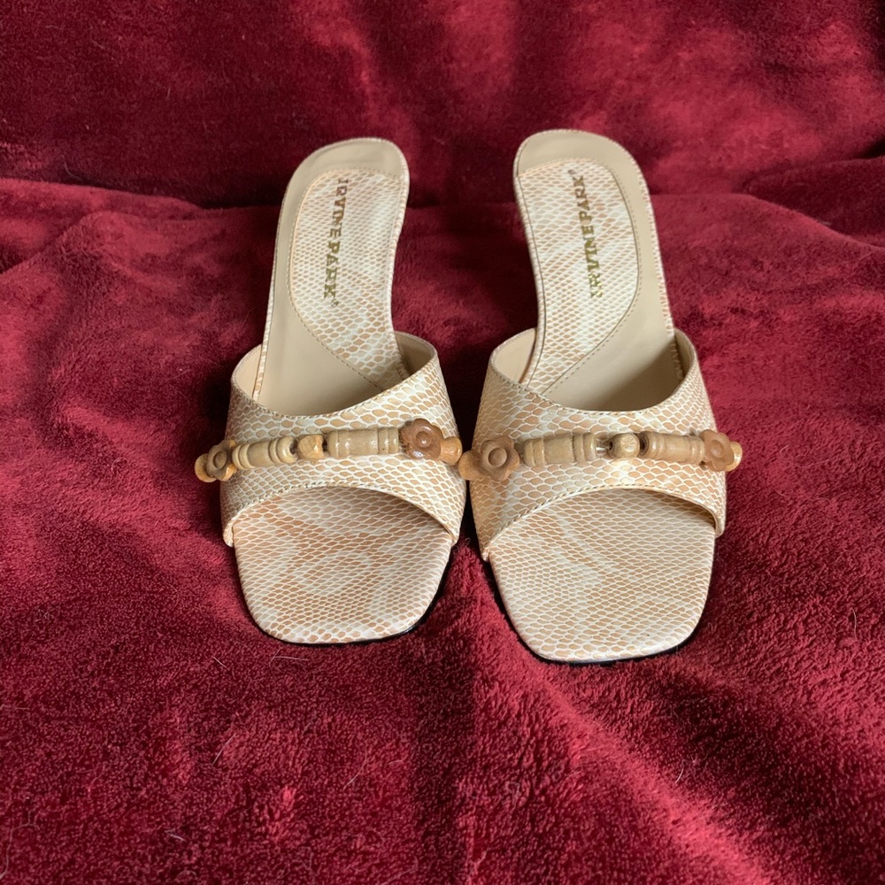 IRVINE PARK 7M NWOT Sandals 7M
